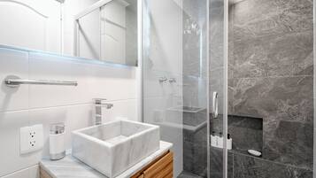 Superior Room | Bathroom