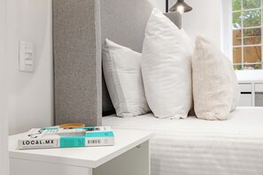 Comfort Studio | In-room safe, blackout curtains, iron/ironing board, free WiFi