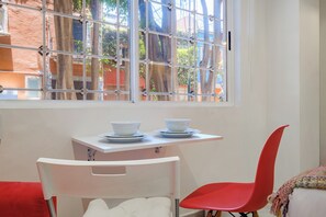 小型客房 | 客房内保险箱、遮光窗帘、熨斗/熨板、免费 WiFi