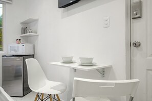 Comfort Studio | In-room safe, blackout drapes, soundproofing, iron/ironing board - Casa AMA (Ciudad de México)