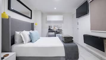 Habitació Deluxe | Caixa forta a l'habitació, cortines opaques i planxa i posts de planxar