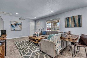 TV, fireplace - Private pool oasis near Piestewa Peak (Phoenix)