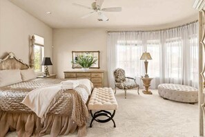 4 bedrooms, iron/ironing board, WiFi, bed sheets - Private pool & spa with mountain views (Gold Canyon)