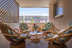 Terrace/patio - Exclusive 2BR with pool, 4 min to Old Town (Scottsdale)