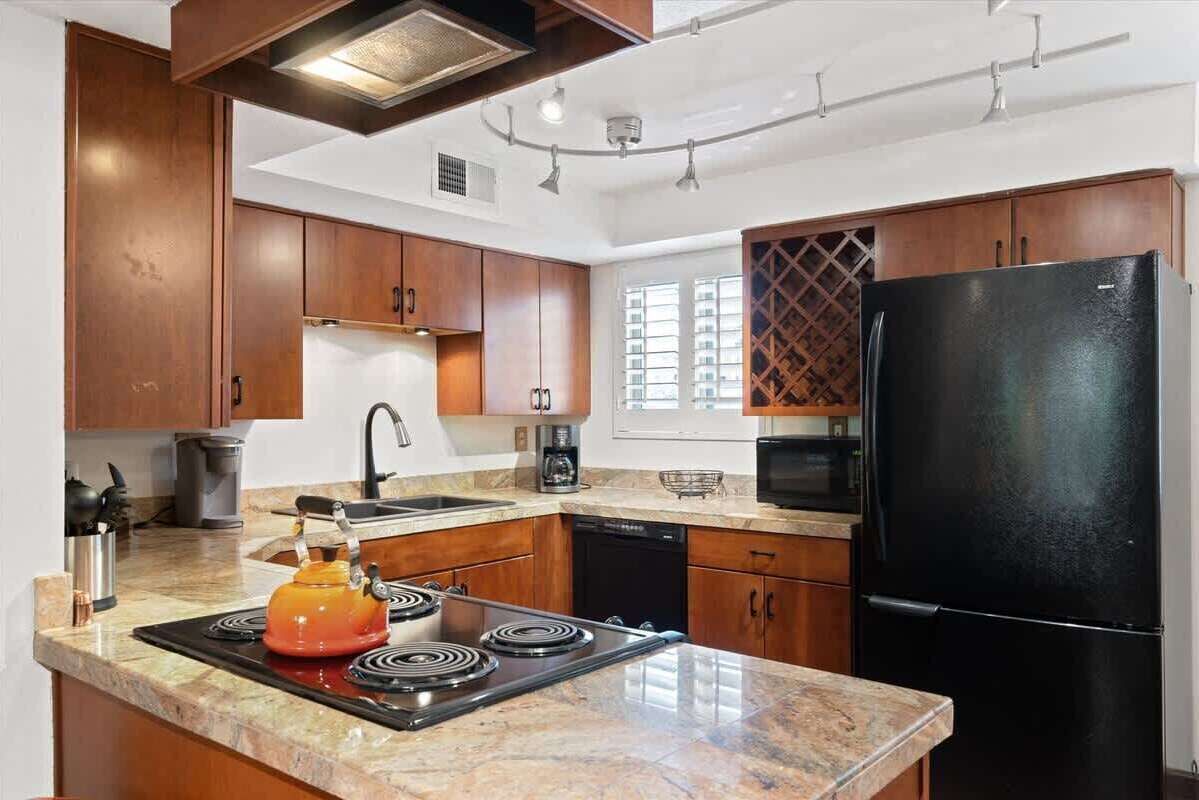 Fridge, microwave, oven, stovetop