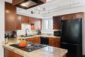 Fridge, microwave, oven, stovetop - Exclusive 2BR with pool, 4 min to Old Town (Scottsdale)