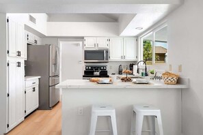 Fridge, microwave, oven, stovetop - The Seaside Bohemian  6BR Home  Pool Casita and (Chandler)