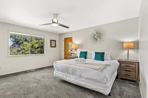 5 habitaciones, tabla de planchar con plancha, cuna de viaje y wifi 