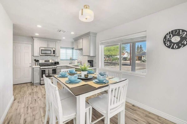 Coffee/tea maker, fridge, microwave, oven - Historic Coronado retreat with outdoor fire pit (Phoenix)