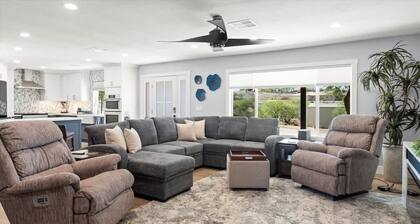 Desert Escape with Mountain Views and Fire Pit