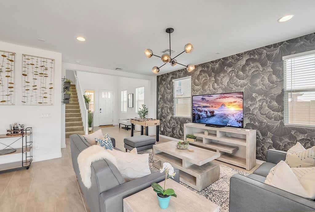 Téléviseur, jeux vidéo, bureau