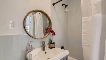 Shower, towels