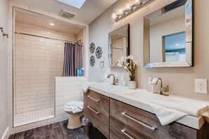 Shower, hair dryer, towels - Exclusive 4BR Oasis: Heated Pool & Games (Scottsdale)