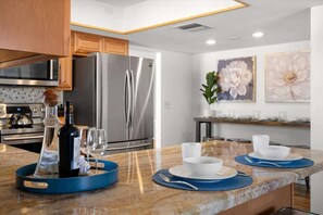 Fridge, microwave, oven, stovetop - Exclusive retreat: Pool, fire pit, sleeps 16 (Phoenix)