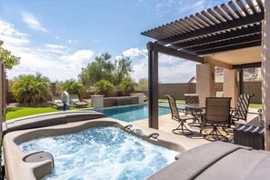Outdoor dining - Exclusive 4BR retreat: pool & spa (Gold Canyon)