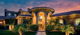 7BR estate: pool, spa, 360° city views