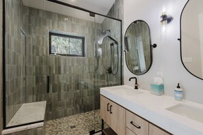 Shower, hair dryer, towels - Spacious New Luxury Mountain Home | Hot Tub, Views, Near Wolf Creek (Pagosa Springs)