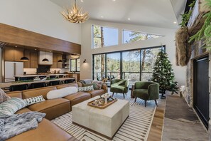 Smart TV, fireplace - Spacious New Luxury Mountain Home | Hot Tub, Views, Near Wolf Creek (Pagosa Springs)