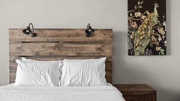 Fer et planche à repasser, lit de bébé portatif, Wi-Fi, literie fournie