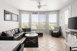 TV - Exclusive lakefront condo | Pool & trails (Tempe)