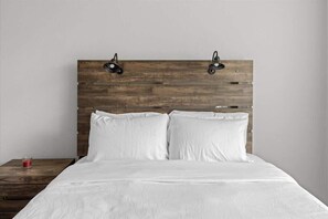 Iron/ironing board, travel cot, WiFi, bed sheets