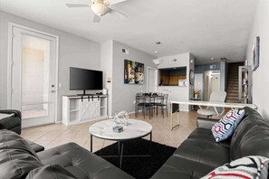 TV - Lakefront Serenity - Good Life Arizona (Tempe)