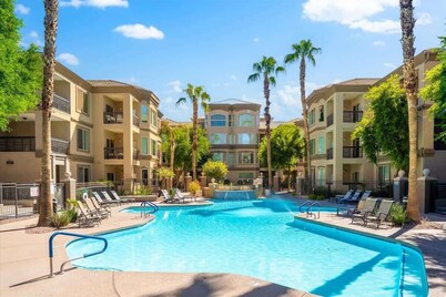 Exclusive lakefront condo | Pool & trails