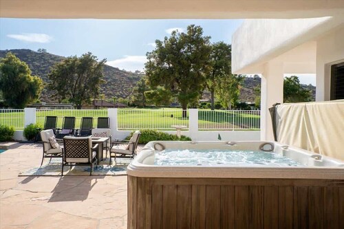 Exclusive Golf Retreat: Pool, Spa, Sleeps 18