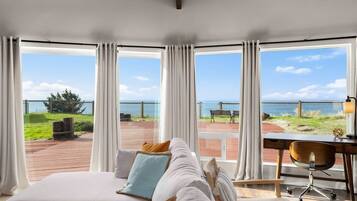 Fernseher, Kamin, Tischfußball, Arbeitsbereiche