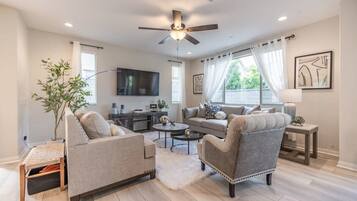 Télévision, baby-foot, espaces bureaux