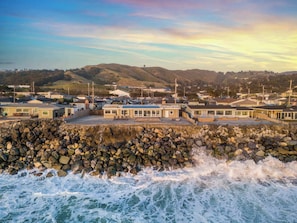 Exterior - Marbella Lane-Oceanfront Retreat w Stunning View (Pacifica)