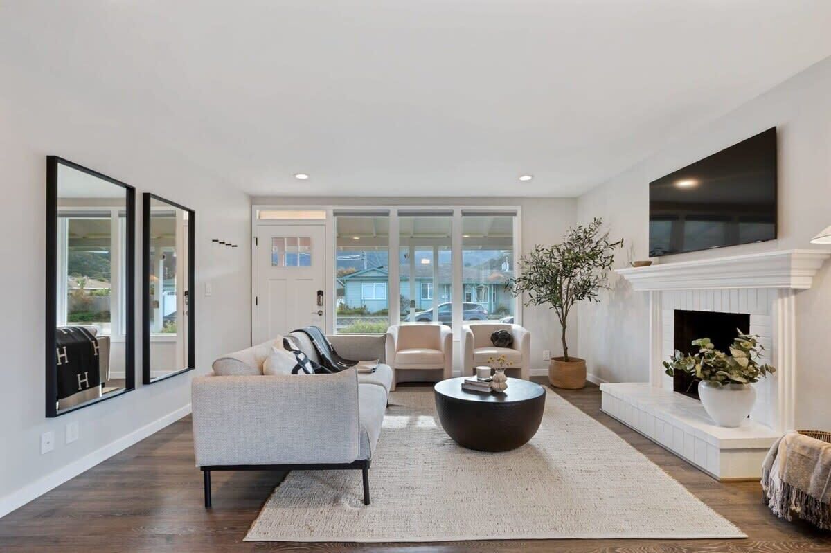 TV, fireplace, offices