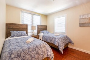 3 bedrooms, iron/ironing board, travel cot, WiFi - Marbella Lane - 3BR UpprLvl DTWN SJ Ldry (San Jose)