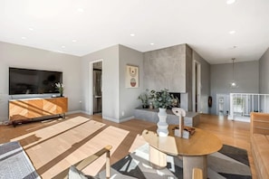 TV, offices - Marbella Lane - Chic Abode w Mountain Skyline (Pacifica)
