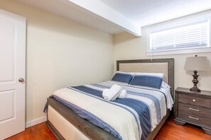 2 habitaciones, tabla de planchar con plancha, wifi y ropa de cama 