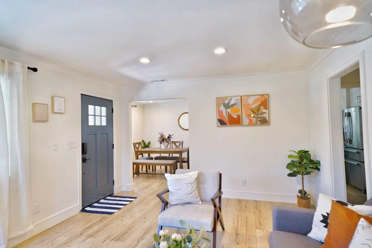TV, fireplace, offices
