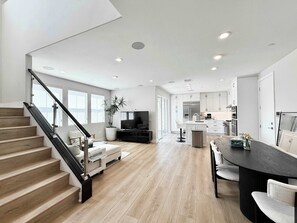 TV - Marbella Lane Spacious 4BR Modern Family Home! (Placentia)