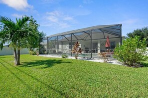Exterior - Villa Paloma - Beautiful electric-heated saltwater pool home with fenced yard - SWFL Rentals (Cape Coral)