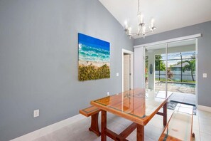 Dining - Villa Paloma - Beautiful electric-heated saltwater pool home with fenced yard - SWFL Rentals (Cape Coral)