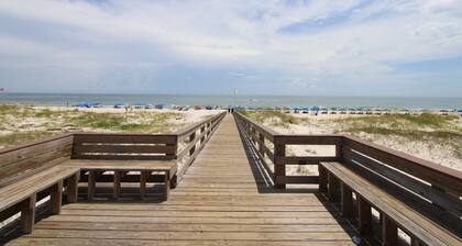 👣 Come get your toes in the sand. Lets make a splash! .🌊🐳🐬