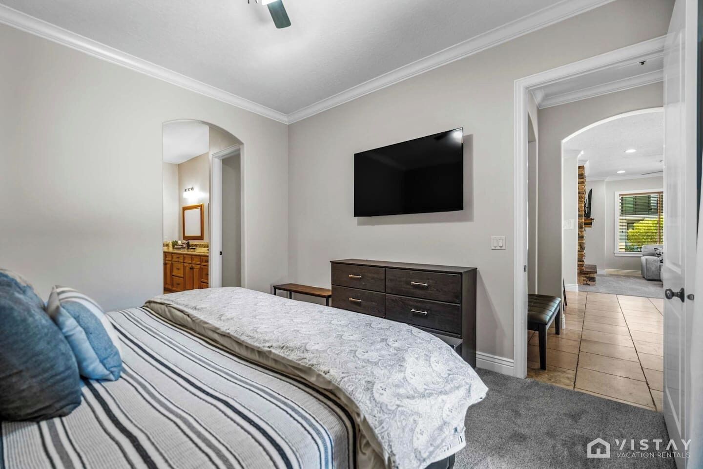 3 camere, una scrivania, ferro/asse da stiro, culla da viaggio