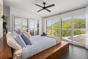 Iron/ironing board, bed sheets - Summit to Sea, Elevated Luxury (Sunshine Coast)
