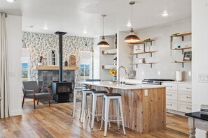 Interior - Bryce View Retreat | 30min to Bryce Canyon | Mtn Views (Panguitch)