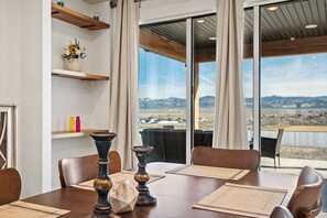 Dining - Bryce View Retreat | 30min to Bryce Canyon | Mtn Views (Panguitch)