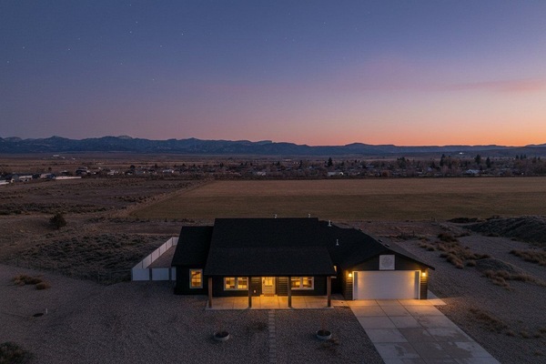 Twilight exterior showcasing peaceful Panguitch location.