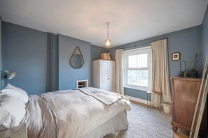 2 bedrooms, iron/ironing board, WiFi, bed sheets - 9 Chantry Road, Saxmundham (Saxmundham)