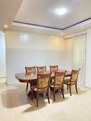In-room dining - KIGALI QUEENS HOME AND APRTMENTS (Kigali)