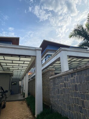 Exterior - KIGALI QUEENS HOME AND APRTMENTS (Kigali)