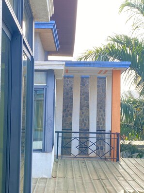 Front of property - KIGALI QUEENS HOME AND APRTMENTS (Kigali)