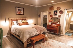 Iron/ironing board, WiFi, bed sheets